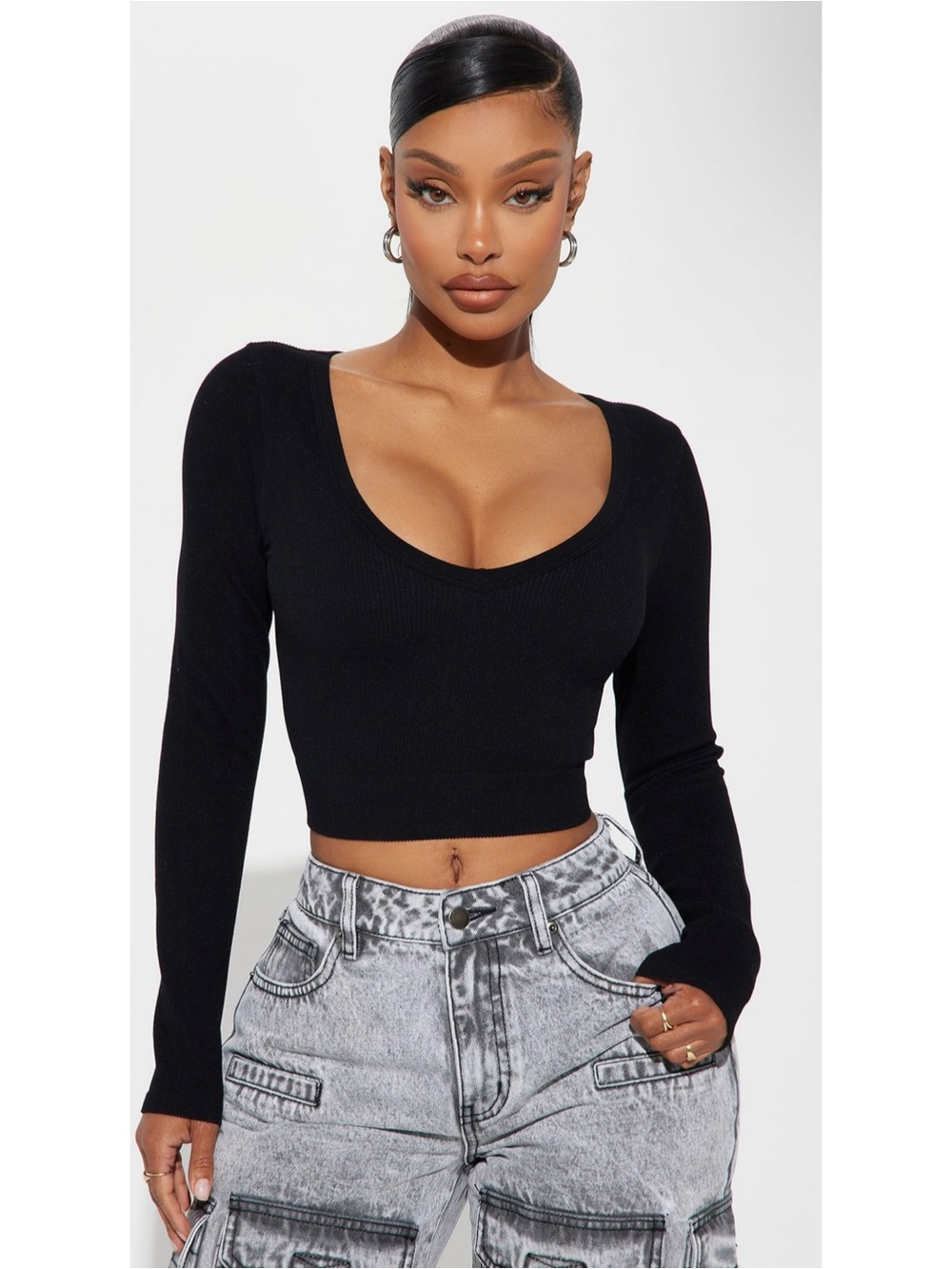 Black V-neck ribbed crop top